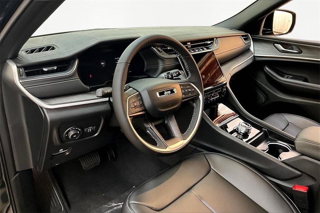 new 2025 Jeep Grand Cherokee car, priced at $42,625