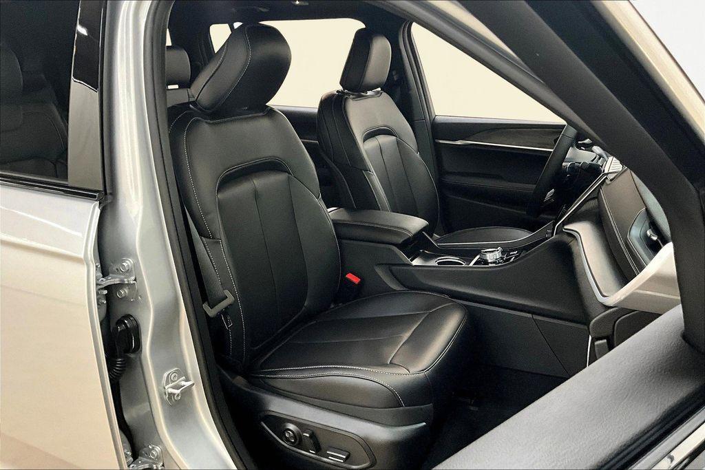 new 2025 Jeep Grand Cherokee L car, priced at $38,990