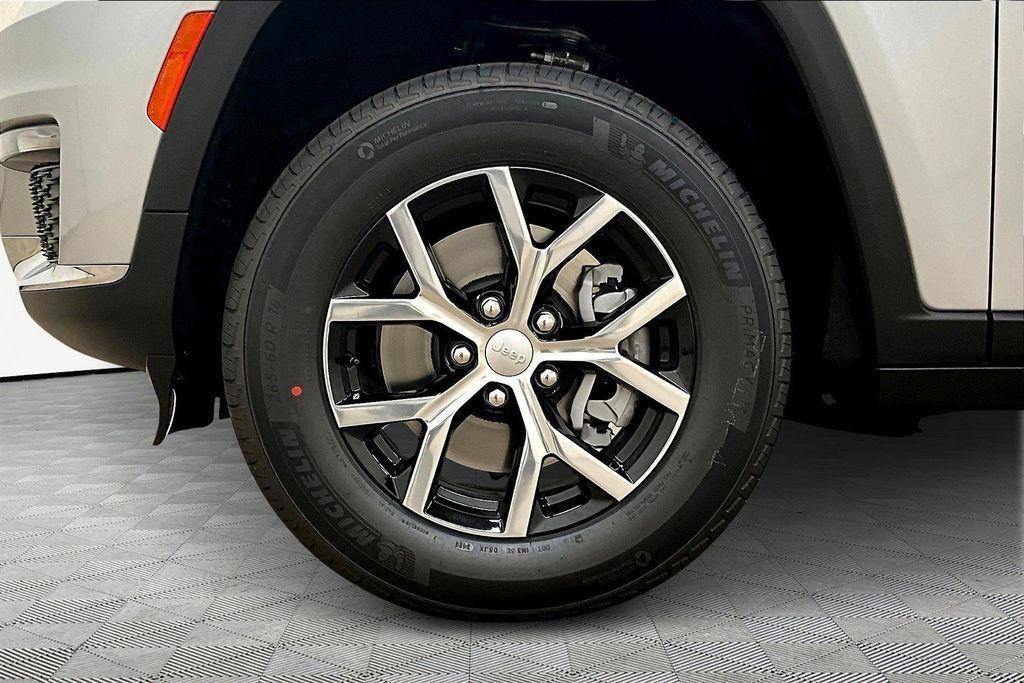 new 2025 Jeep Grand Cherokee L car, priced at $38,990