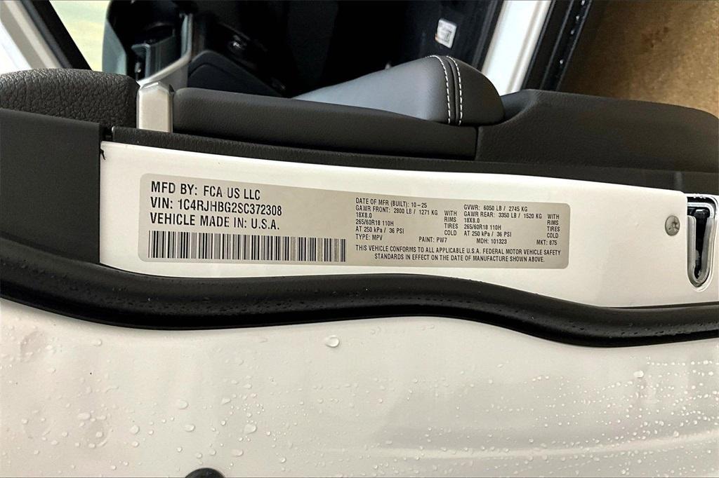 new 2025 Jeep Grand Cherokee car, priced at $42,089