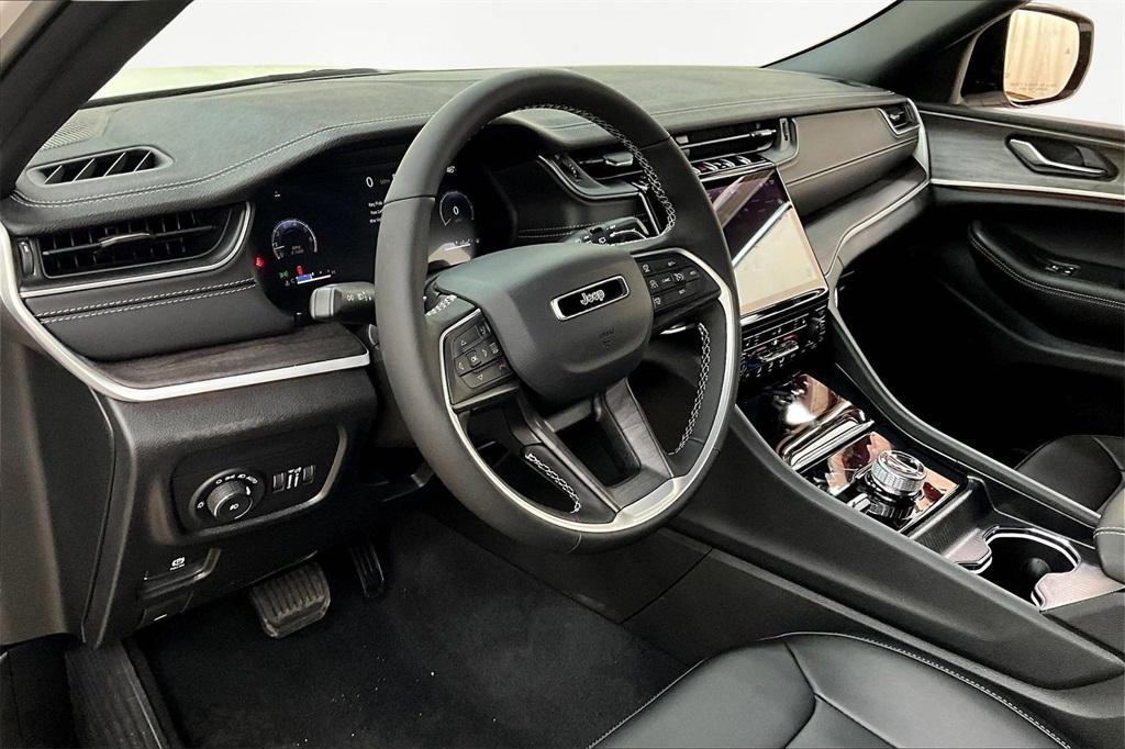new 2025 Jeep Grand Cherokee car, priced at $42,089