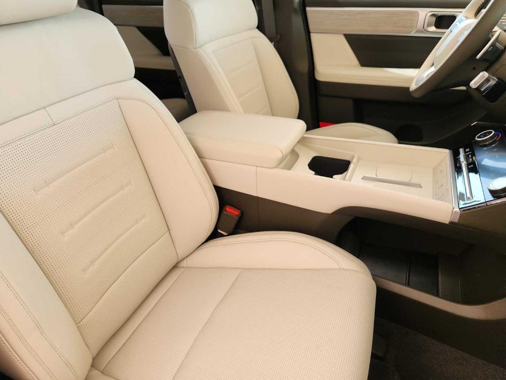 used 2025 Hyundai Santa Fe car, priced at $37,977