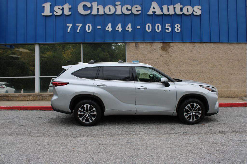 used 2021 Toyota Highlander Hybrid car, priced at $24,999