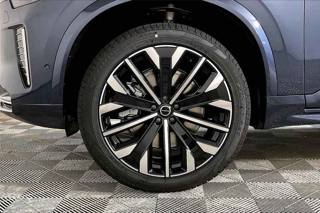 new 2026 Volvo XC90 Plug-In Hybrid car