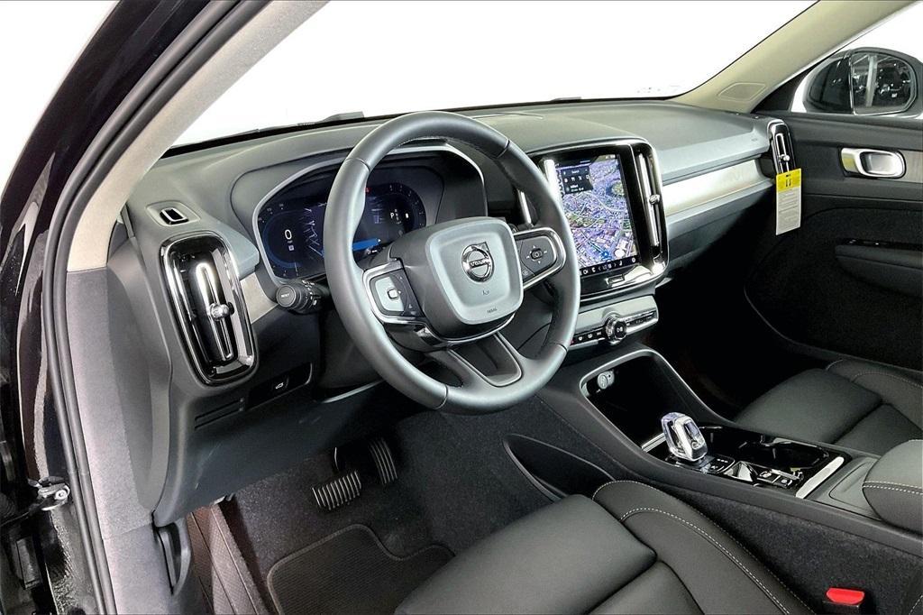 new 2025 Volvo XC40 car