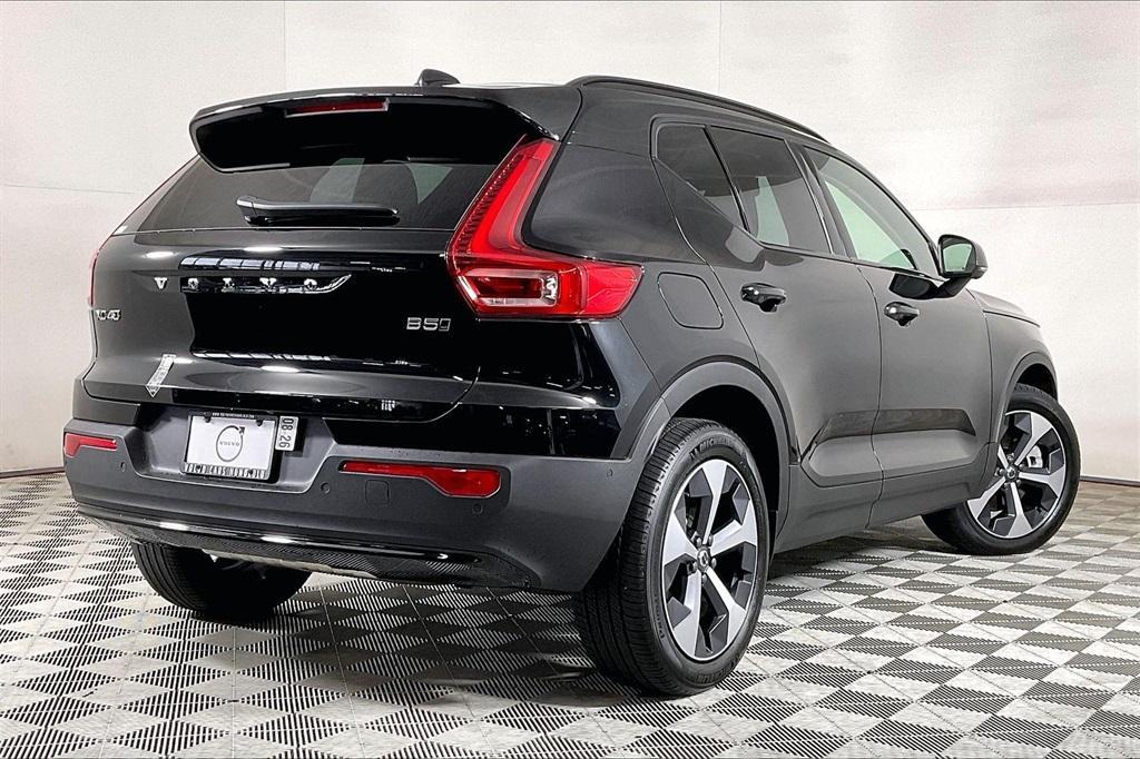 new 2025 Volvo XC40 car