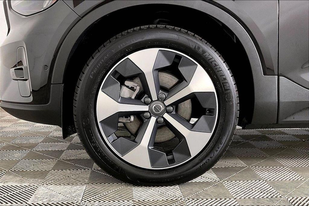 new 2025 Volvo XC40 car