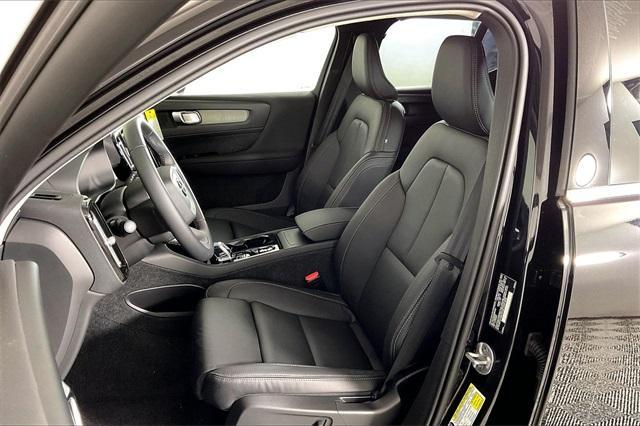 new 2025 Volvo XC40 car
