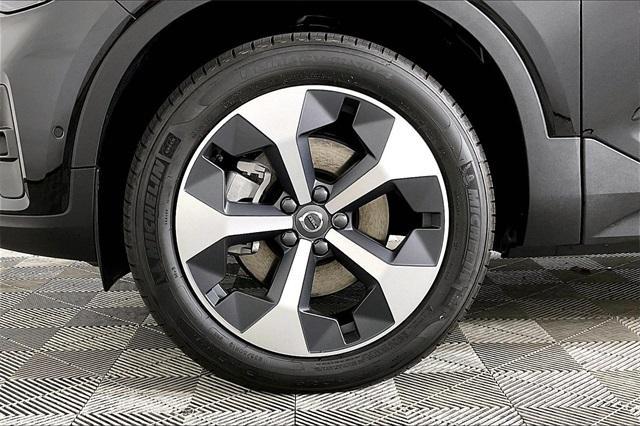 new 2025 Volvo XC40 car