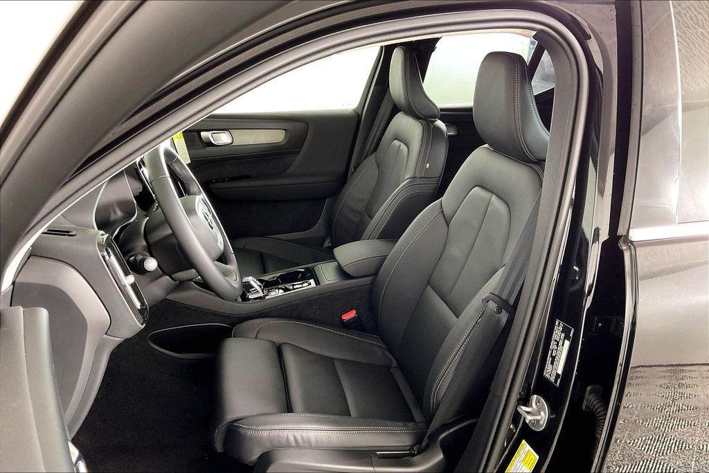 new 2025 Volvo XC40 car, priced at $39,535