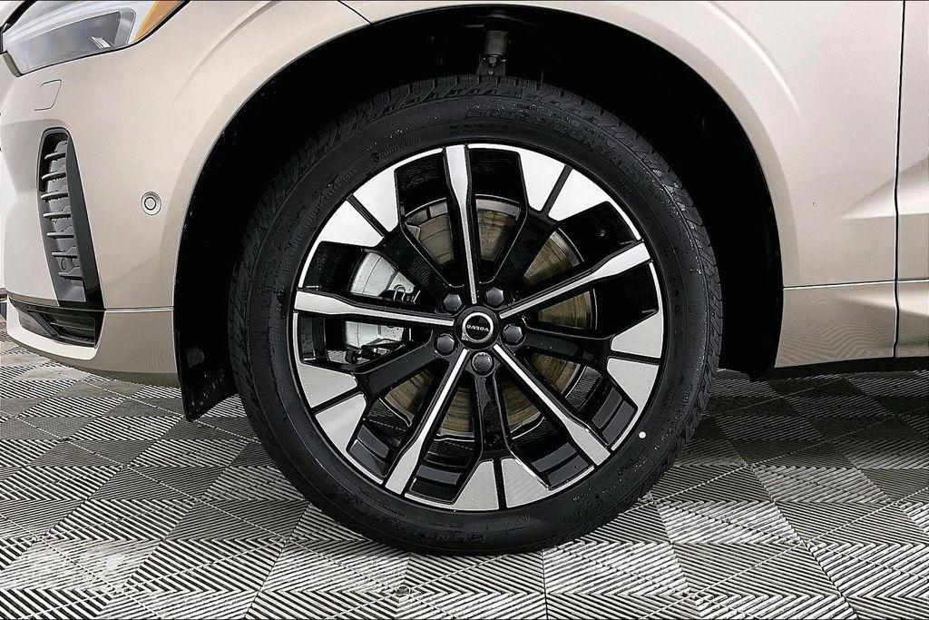 new 2026 Volvo XC60 Plug-In Hybrid car