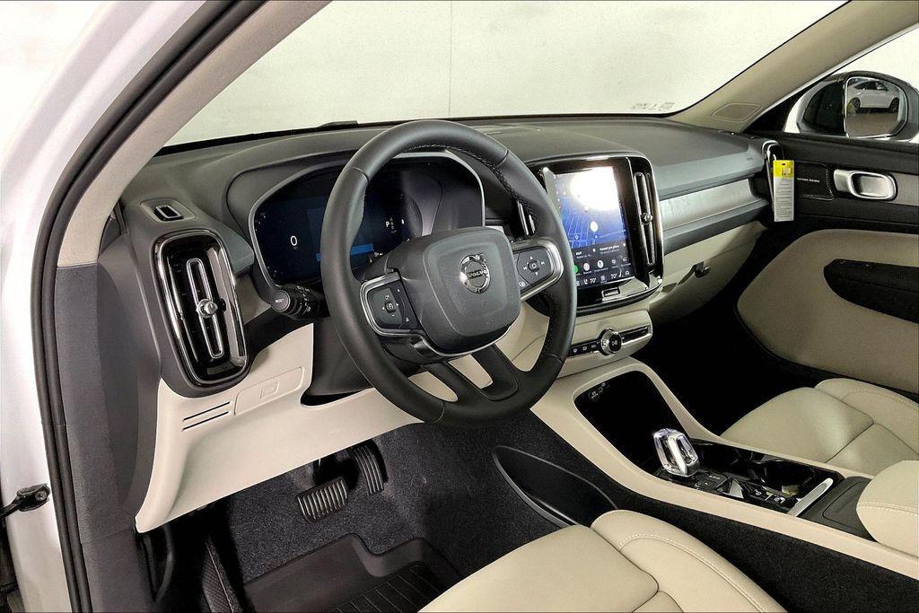 new 2026 Volvo XC40 car