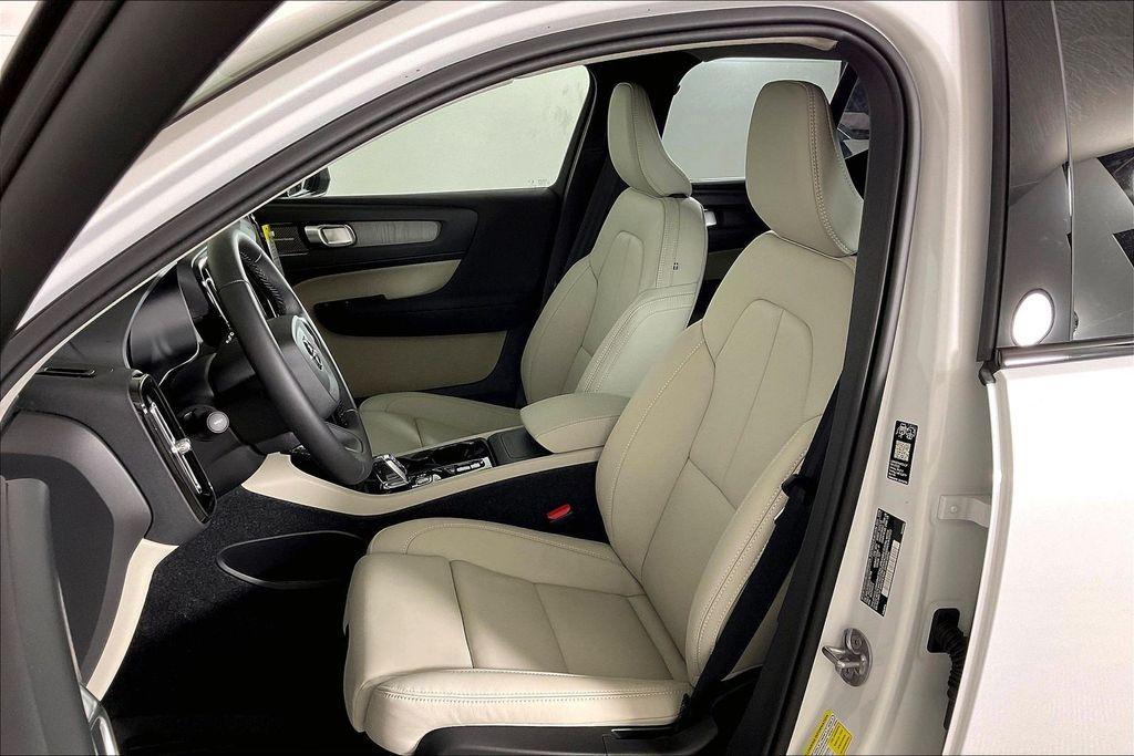 new 2026 Volvo XC40 car