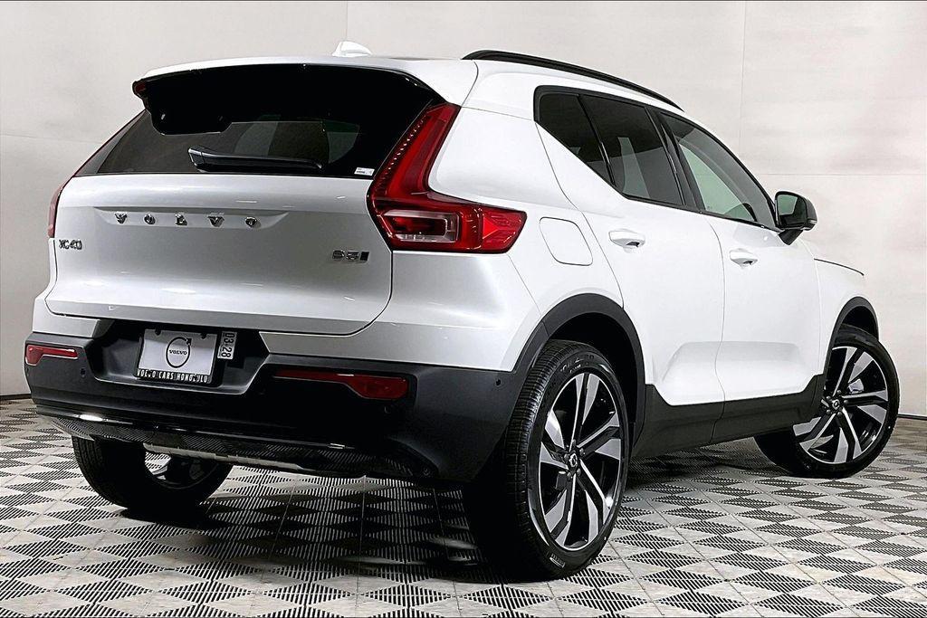new 2026 Volvo XC40 car
