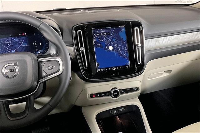 new 2025 Volvo XC40 car