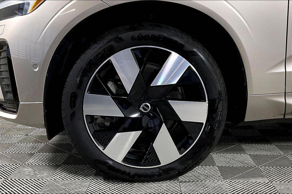 used 2024 Volvo XC60 Recharge Plug-In Hybrid car, priced at $45,995
