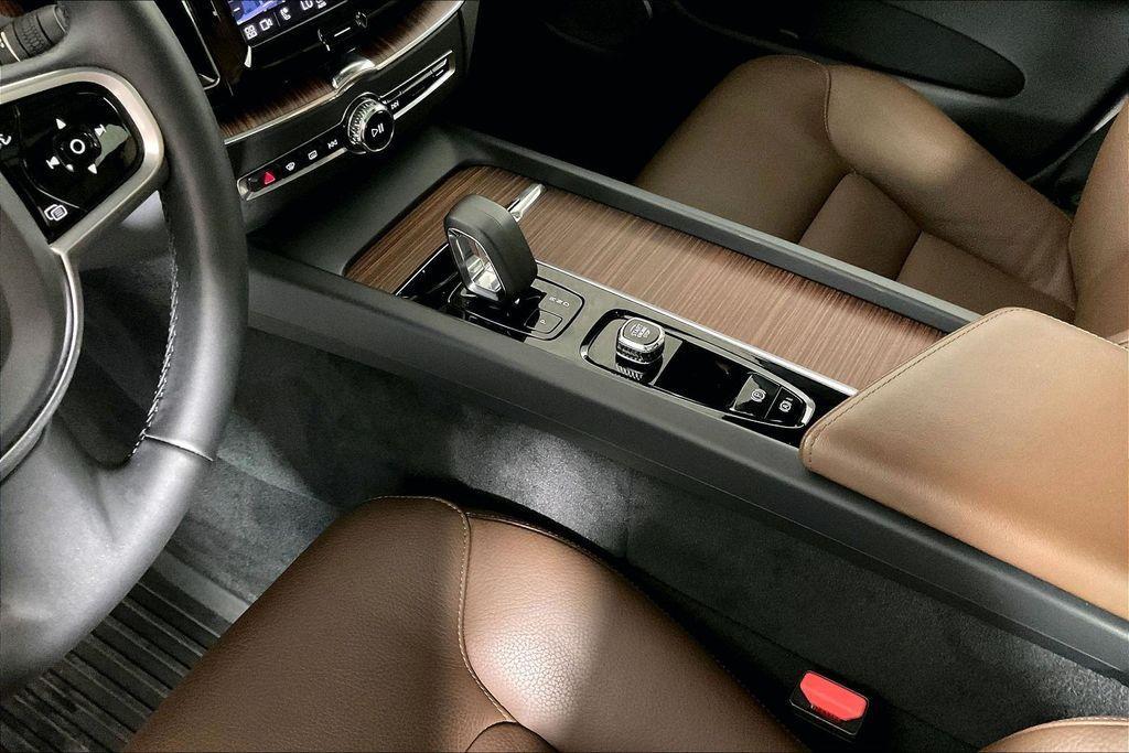 used 2024 Volvo XC60 Recharge Plug-In Hybrid car, priced at $45,995