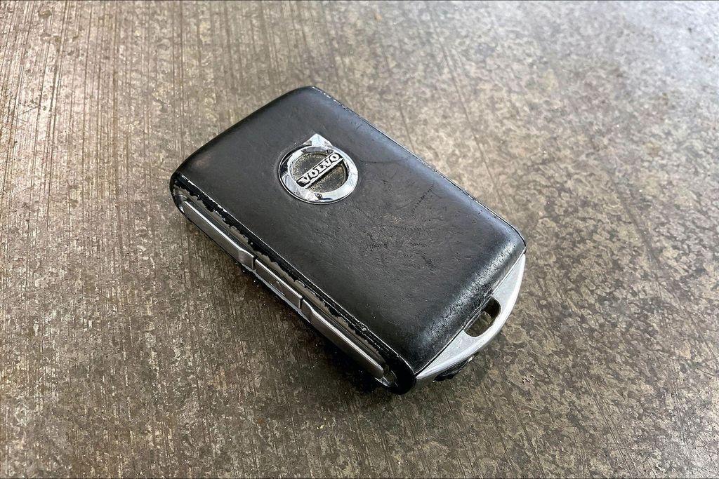 used 2021 Volvo XC60 car, priced at $27,888