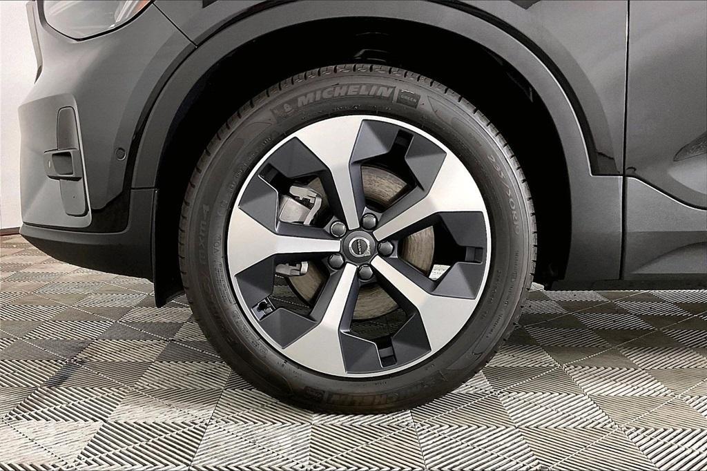 new 2025 Volvo XC40 car