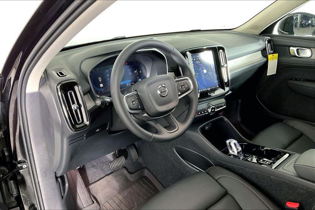 new 2025 Volvo XC40 car
