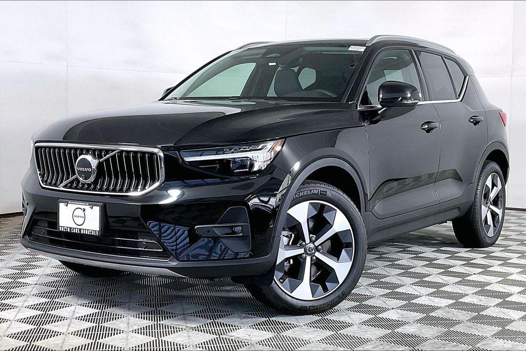 new 2025 Volvo XC40 car