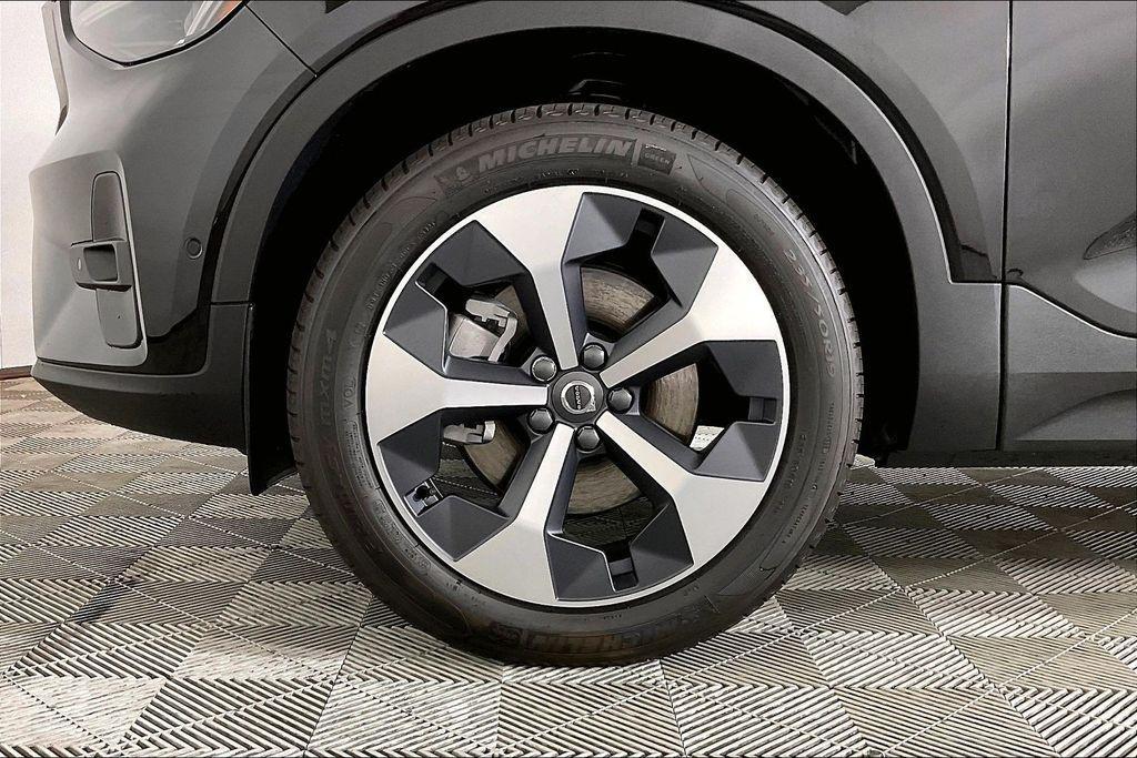new 2025 Volvo XC40 car
