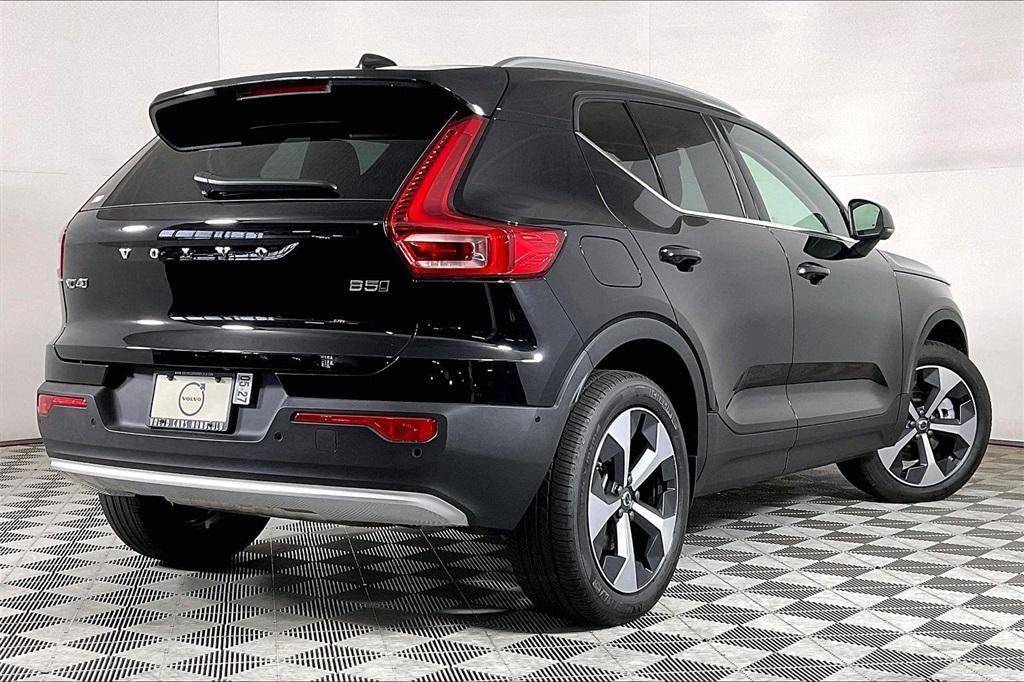 new 2025 Volvo XC40 car