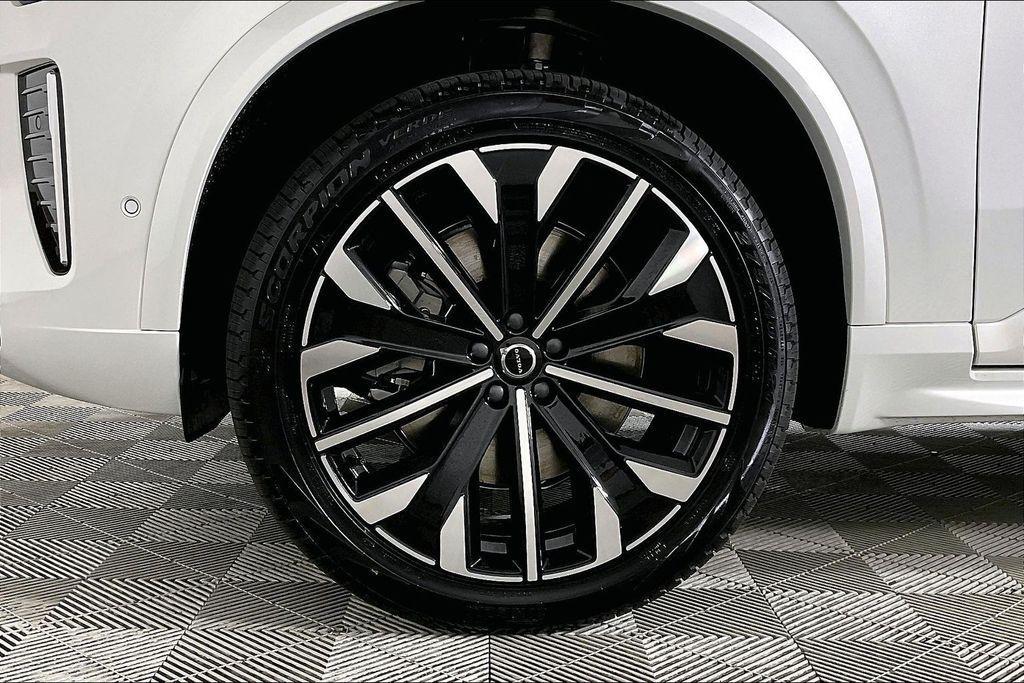 new 2026 Volvo XC90 Plug-In Hybrid car