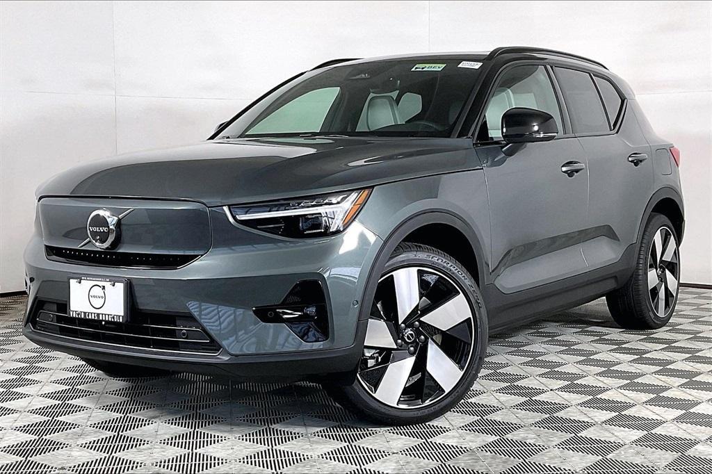 new 2026 Volvo EX40 car