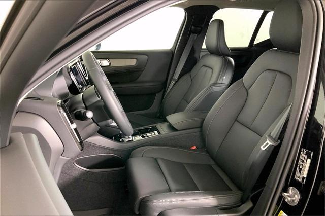 new 2025 Volvo XC40 car