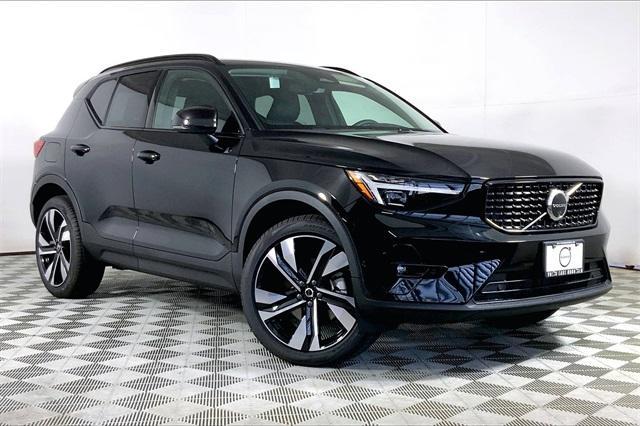 new 2025 Volvo XC40 car