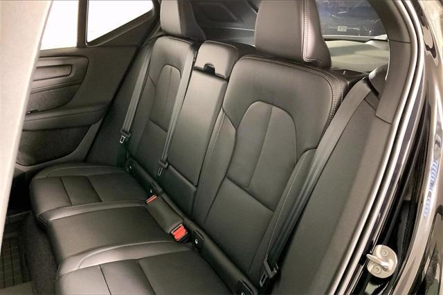 new 2025 Volvo XC40 car