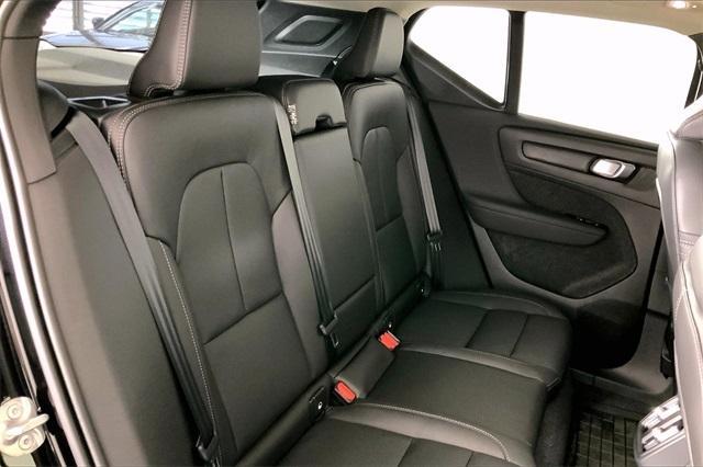 new 2025 Volvo XC40 car