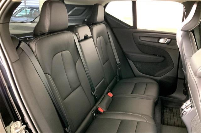 new 2025 Volvo XC40 car