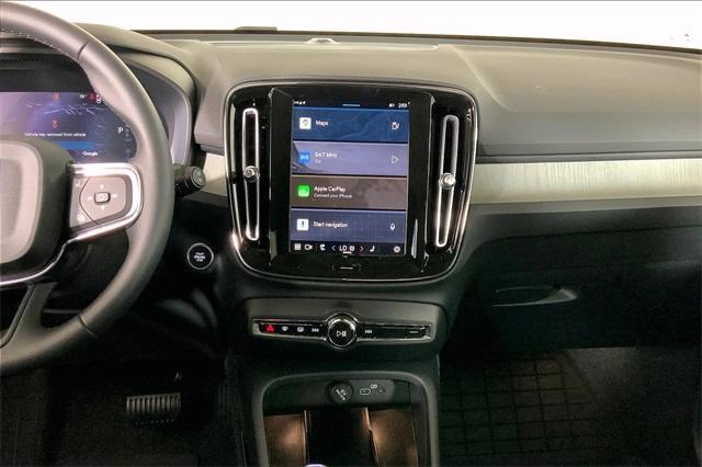 new 2025 Volvo XC40 car