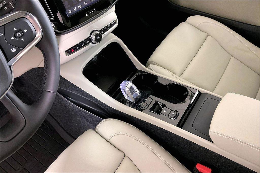 new 2026 Volvo XC40 car