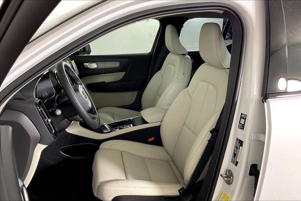 new 2026 Volvo XC40 car