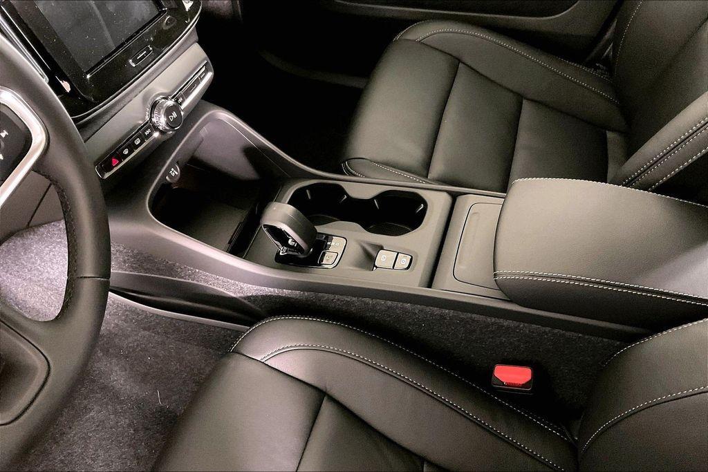 new 2026 Volvo XC40 car