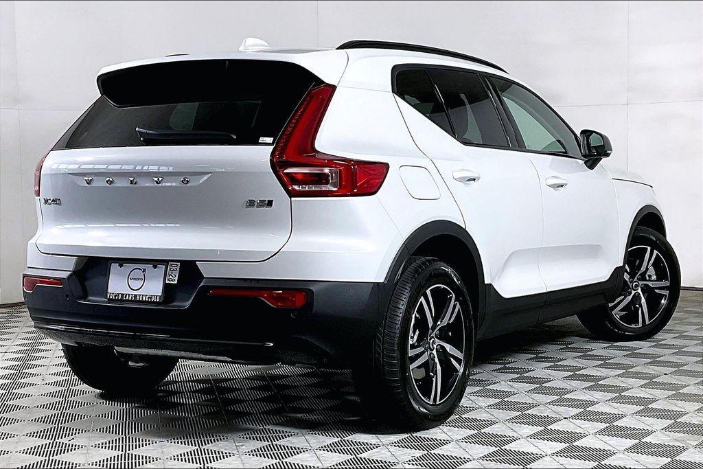 new 2026 Volvo XC40 car