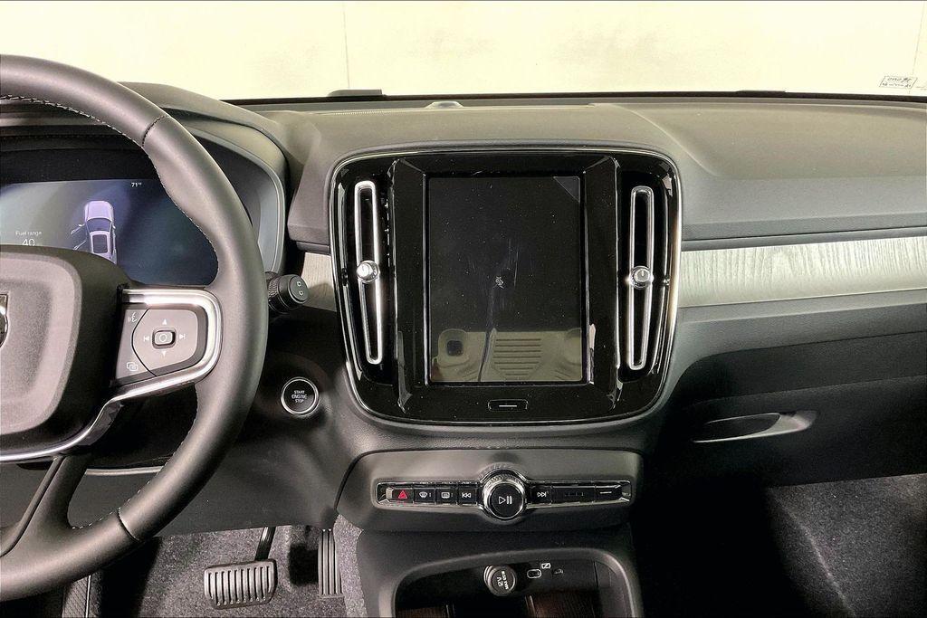 new 2026 Volvo XC40 car