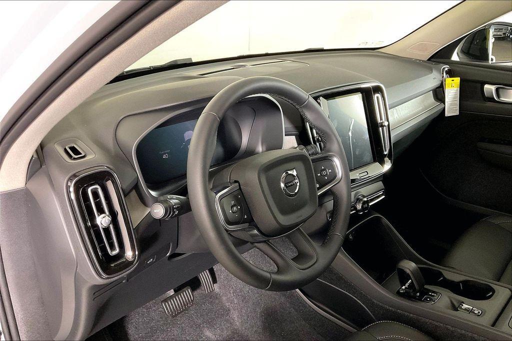 new 2026 Volvo XC40 car