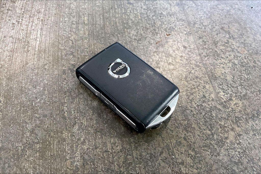 used 2024 Volvo XC90 Recharge Plug-In Hybrid car, priced at $58,195