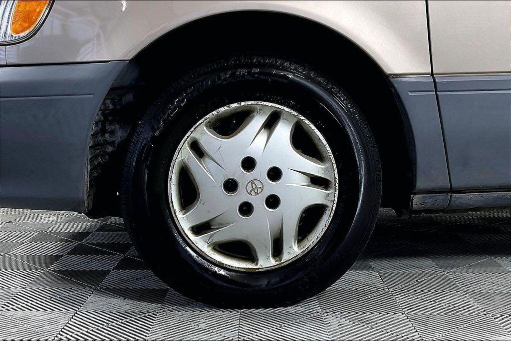used 2002 Toyota Sienna car, priced at $8,888