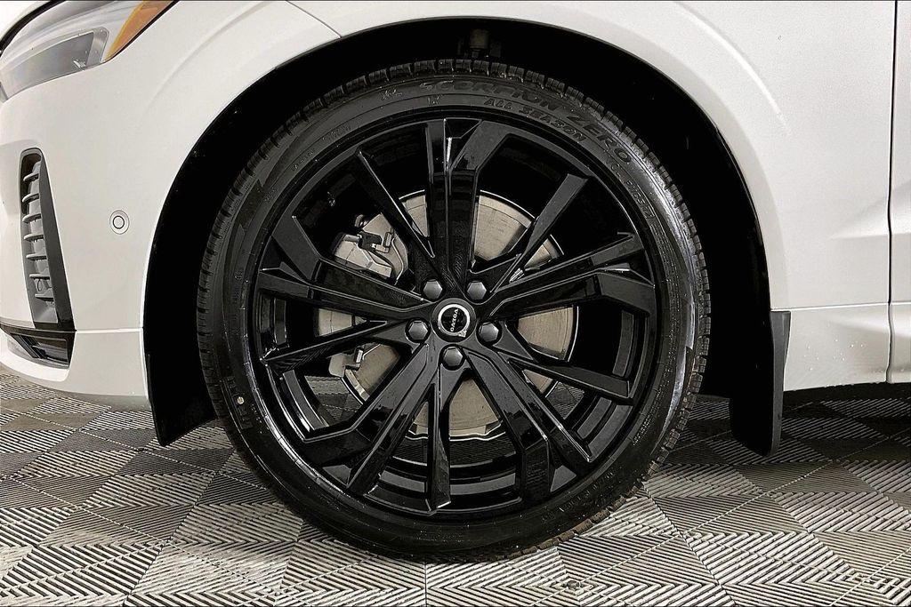 new 2026 Volvo XC60 Plug-In Hybrid car