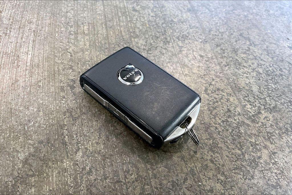 used 2025 Volvo XC60 Plug-In Hybrid car, priced at $48,195