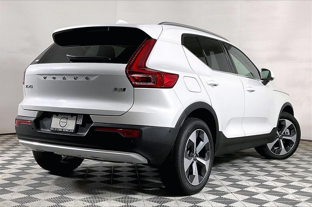 new 2025 Volvo XC40 car