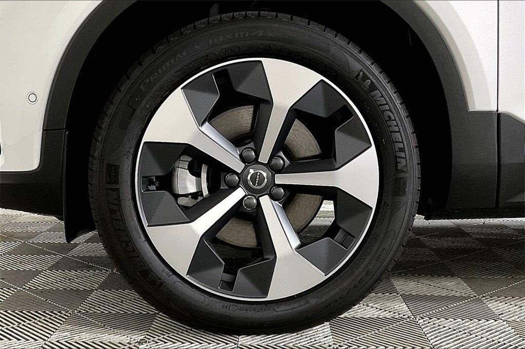 new 2025 Volvo XC40 car