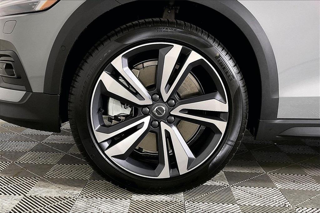 new 2026 Volvo V60 Cross Country car