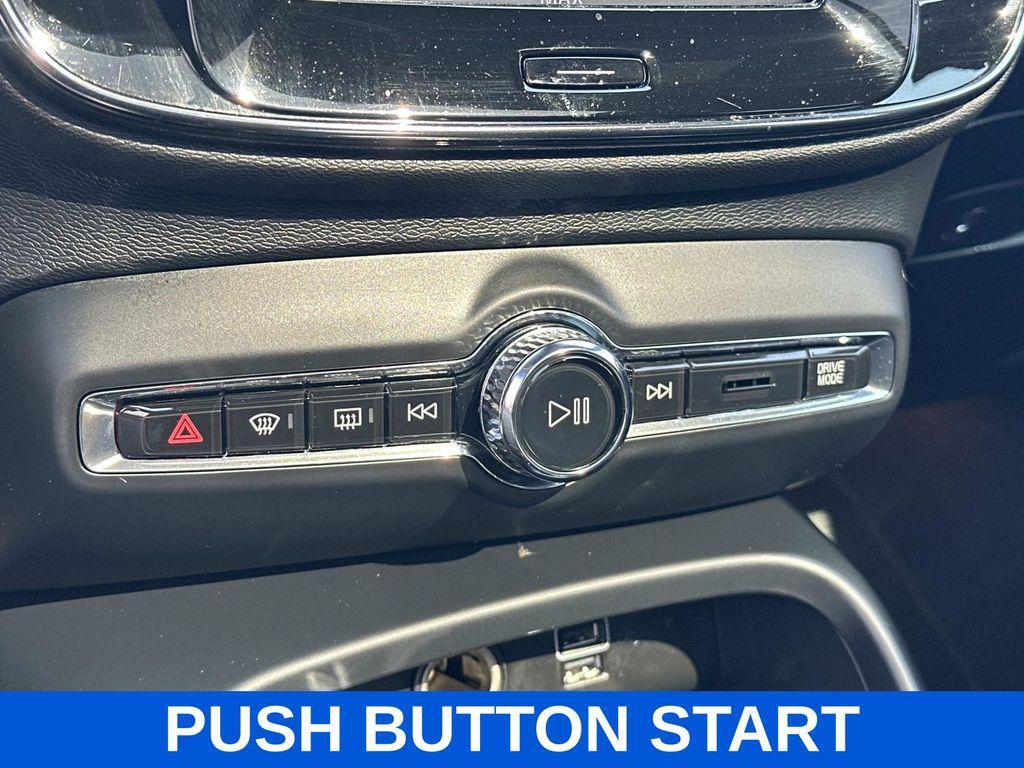 used 2020 Volvo XC40 car, priced at $19,994