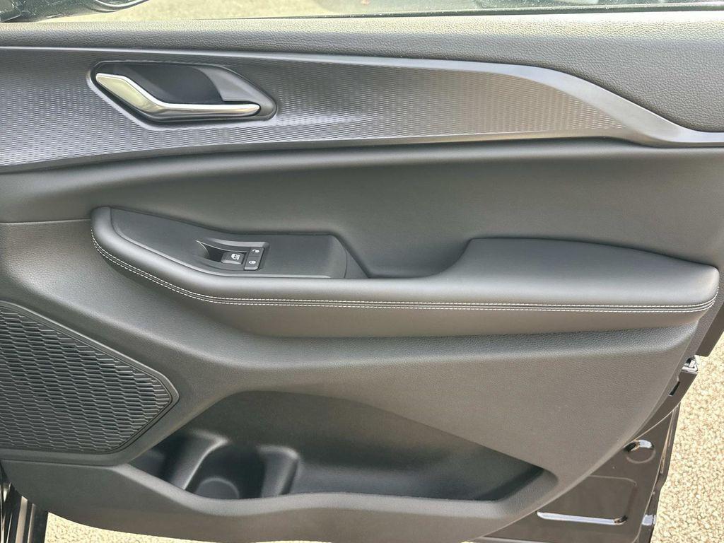 new 2025 Jeep Grand Cherokee car, priced at $35,205